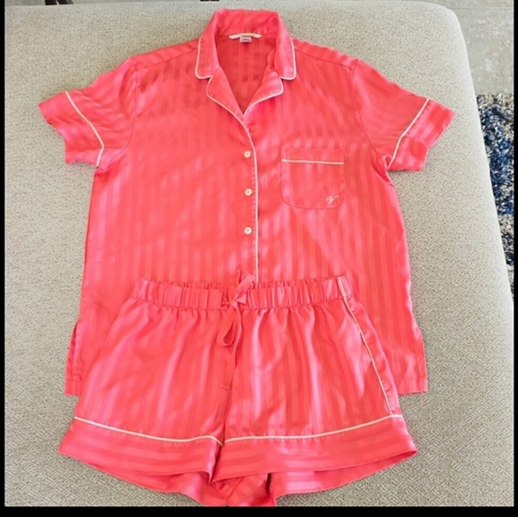 Victoria's Secret Coral Striped Short Sleeve Pajamas Shorts Set - Size XS - Picture 1 of 12